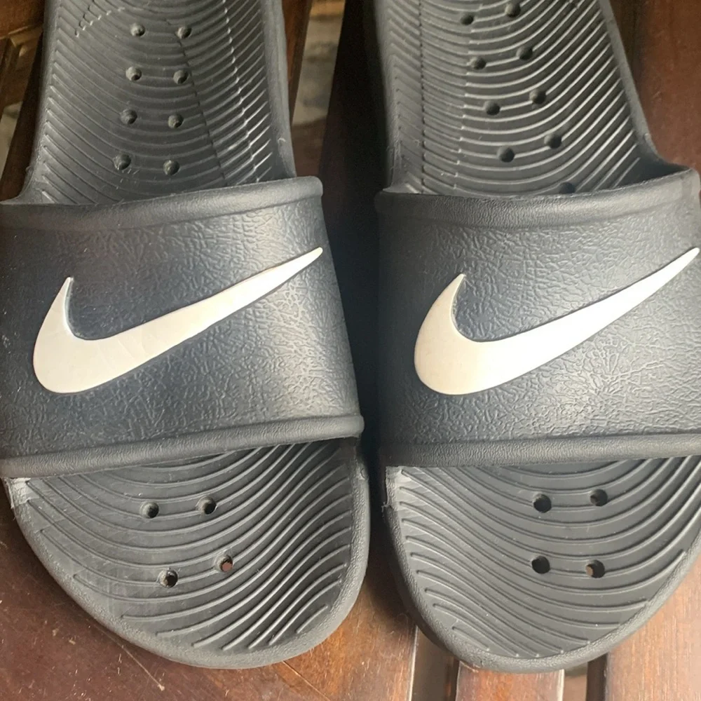 Nike Black Swoop Slides Unisex Pool Beach Water Sandals Shoes Men’s 6 Women’s 7